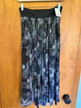 NWT Vintage Madeleine Gray White Size 10 Floral Leaf Print Skirt Made in Germany